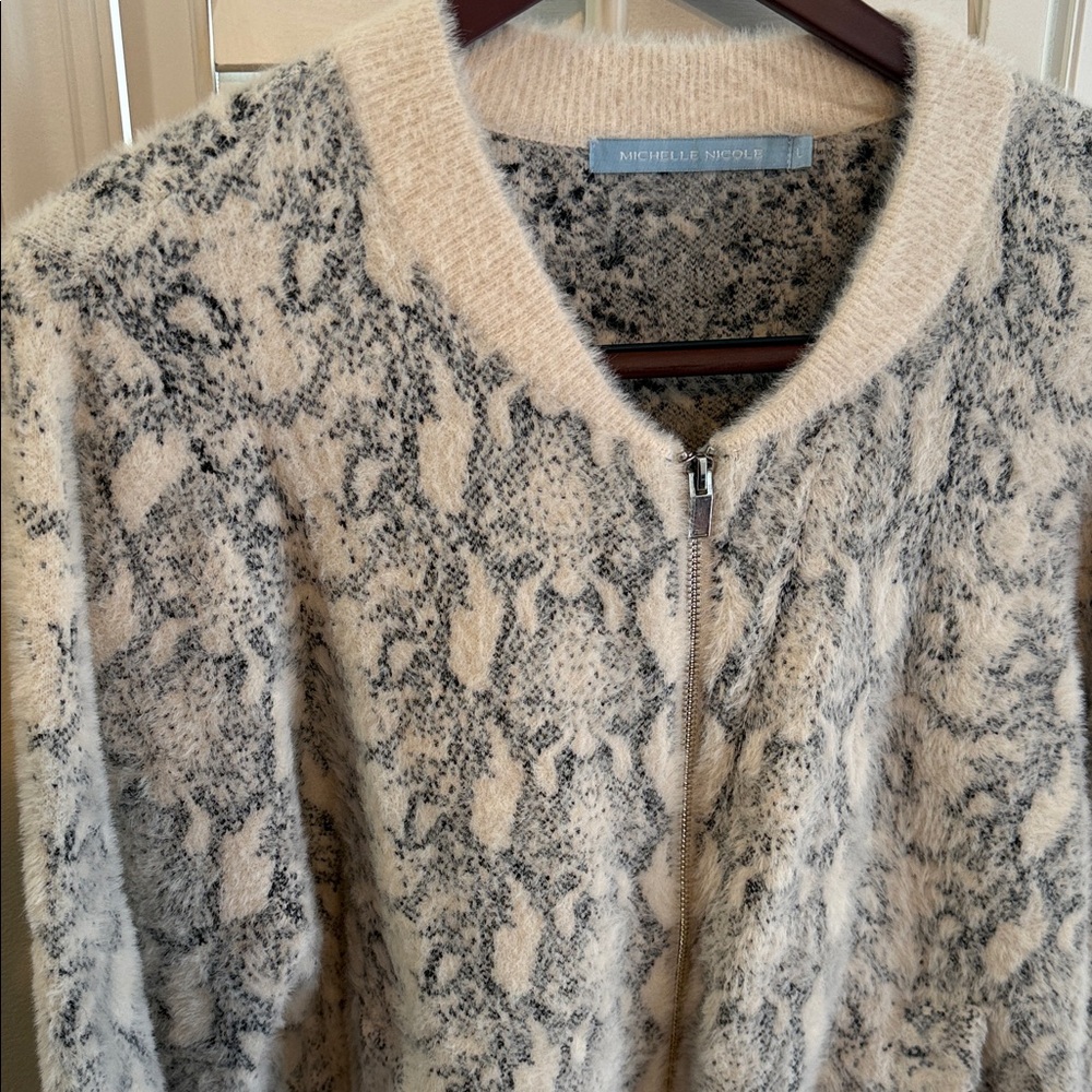 Michelle Nicole Textured Cream and Gray Cardigan